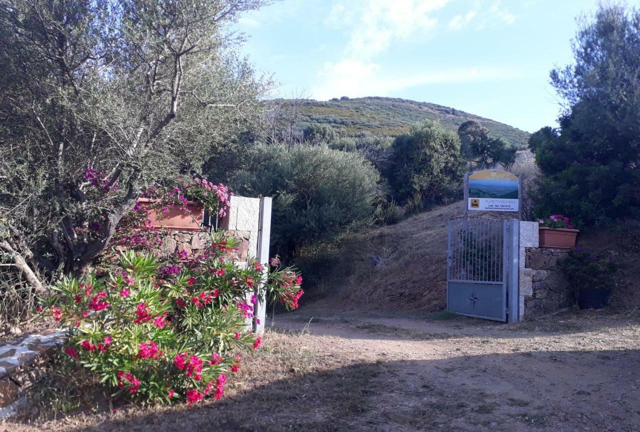 Azienda Agrituristica La Janna Di La Faj Budoni Luaran gambar